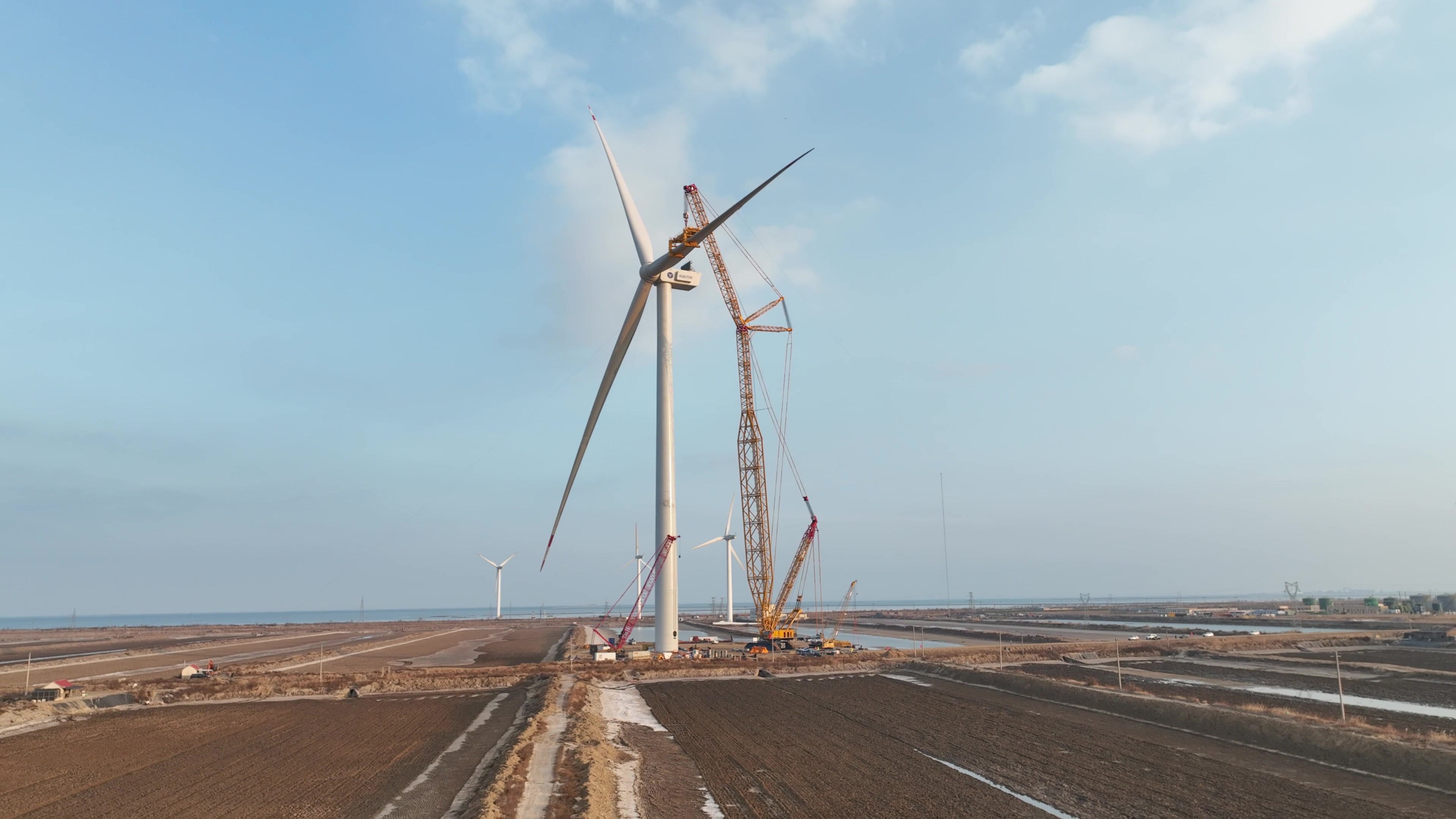 經(jīng)年打磨今朝亮劍！威尼斯9499登錄入口股份深遠海16MW“海鷹”平臺吊裝成功